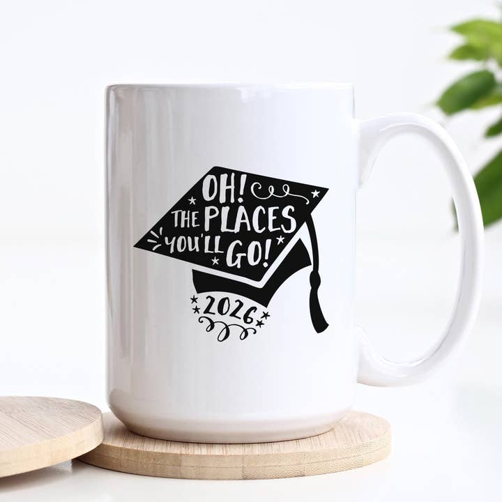 Tazza "Oh the Places You'll Go 2026" per la laurea, regalo di laurea per la vendita all'ingrosso da parte di Heart & Willow Prints