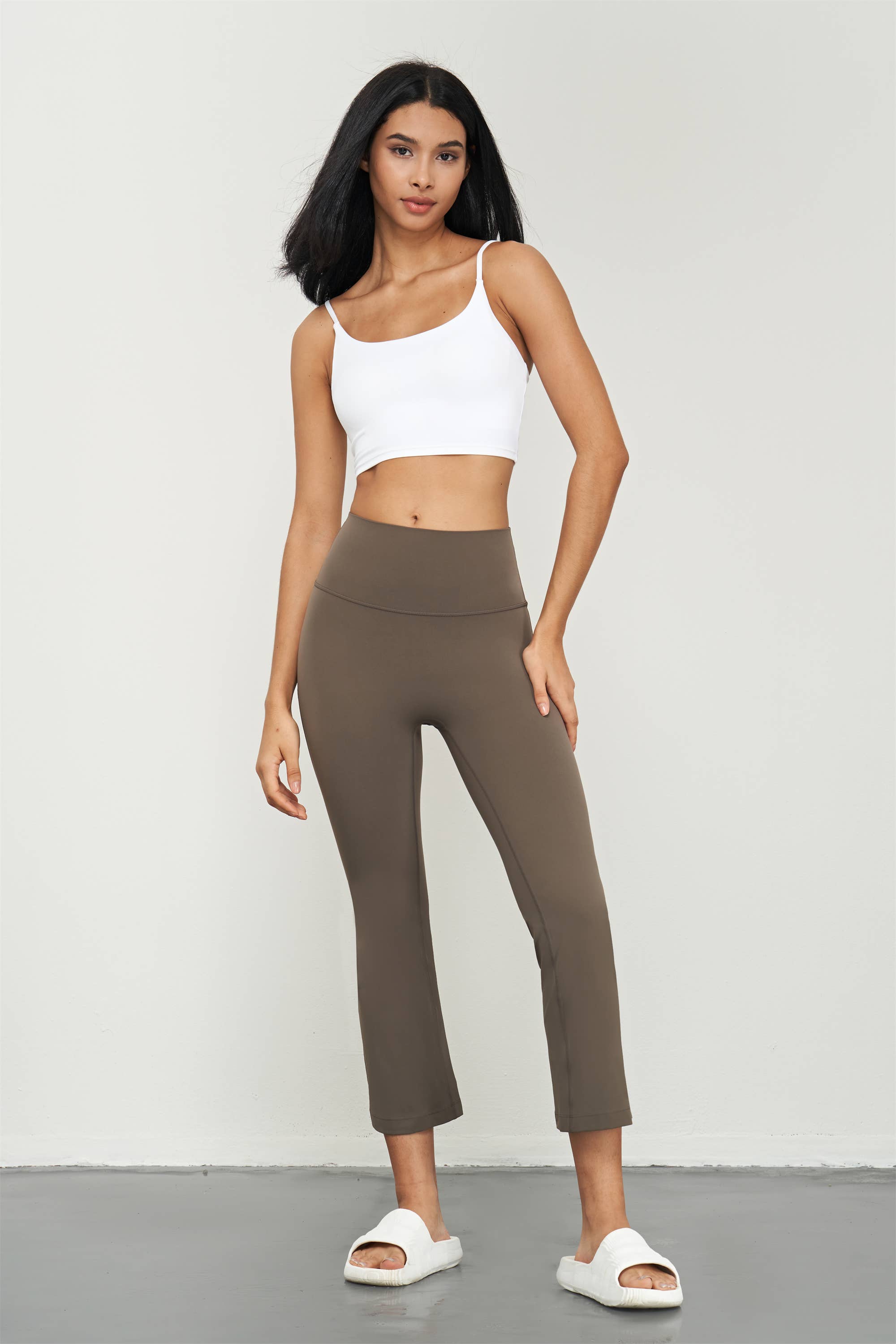 91thelabel - Vente Pantalon de sport – femme - Pantalon de yoga Zinnia Lycra® avec évasement à la cheville14