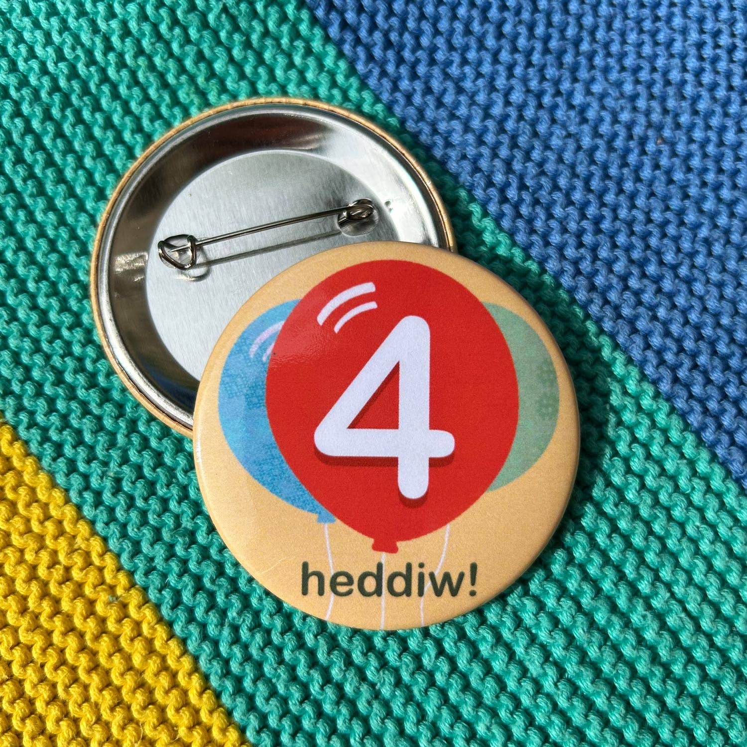 The Welsh Gift Shop - Wholesale Lapel Pin/Button - Badge / Pin  - Penbwlydd Hapus! Happy Birthday! Choose Age3