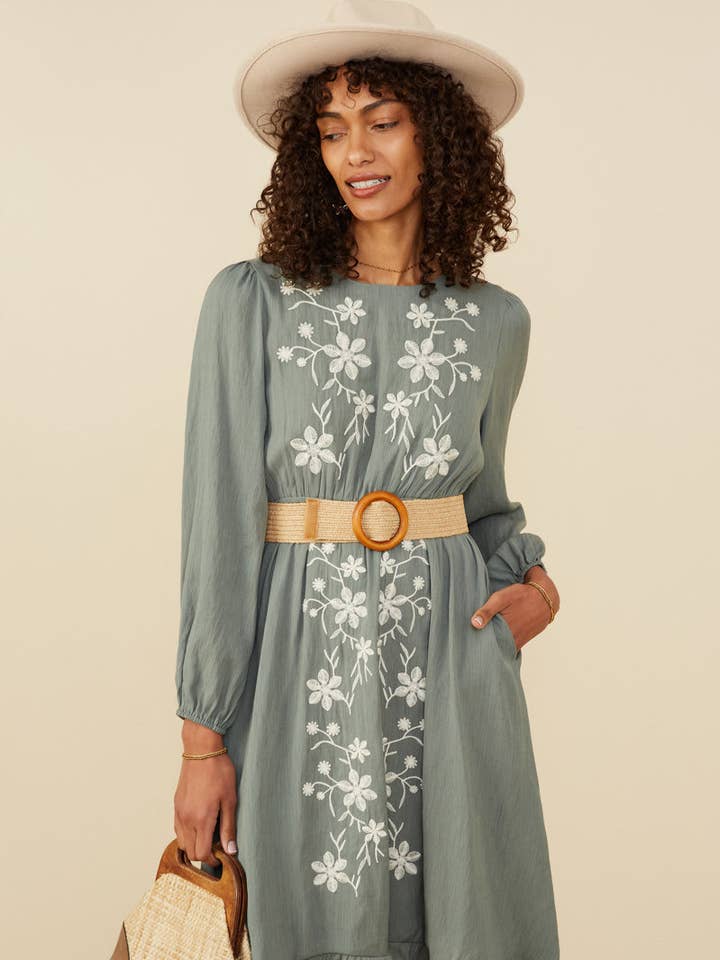 Vestido largo de manga larga con volante y bordado floral para mujer para venta al por mayor de Hayden LA