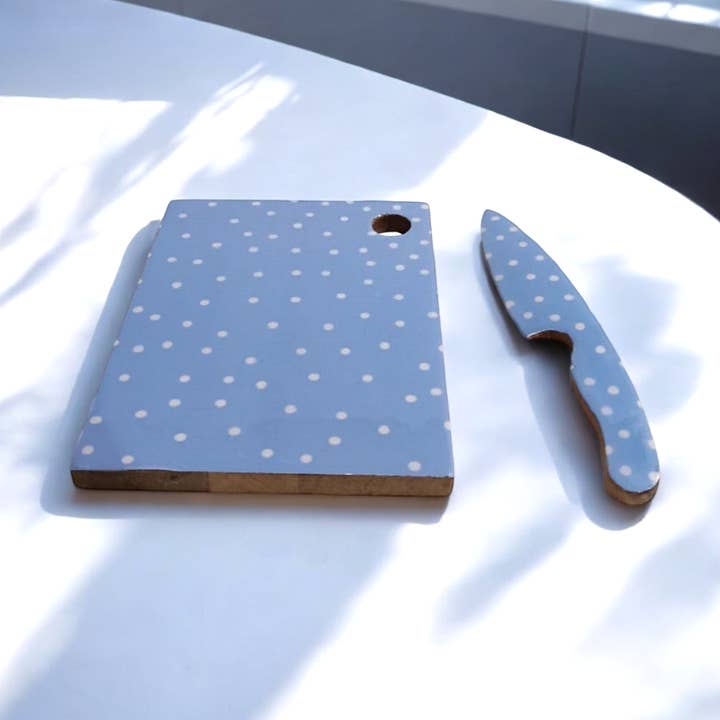 23Cm Chopping Board With Knife for wholesale by Minster Stylish Living Ltd