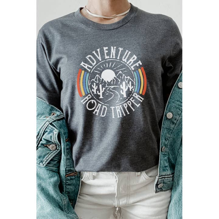 T-shirt à motif arc-en-ciel Adventure Road Tripper Desert pour la vente par Kissed Apparel
