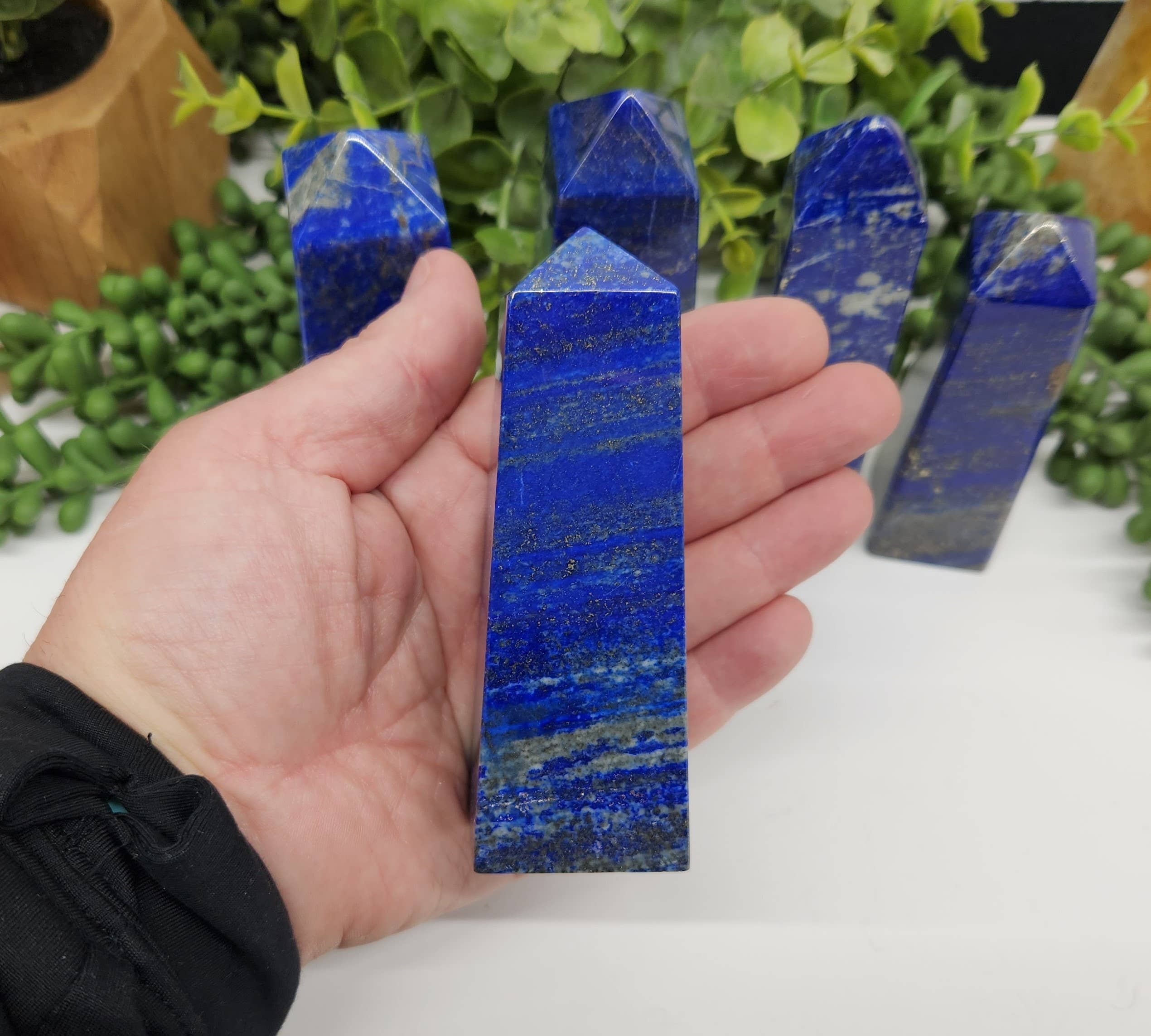 Meraki Gemstones - Venta al por mayor Piedras/cristales espirituales - Torre Obelix de 4 lados con lapislázuli4