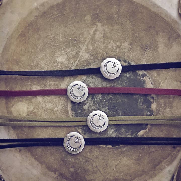 glitter//halvmåne & stjärna choker halsband för wholesale av Peacock & Lime