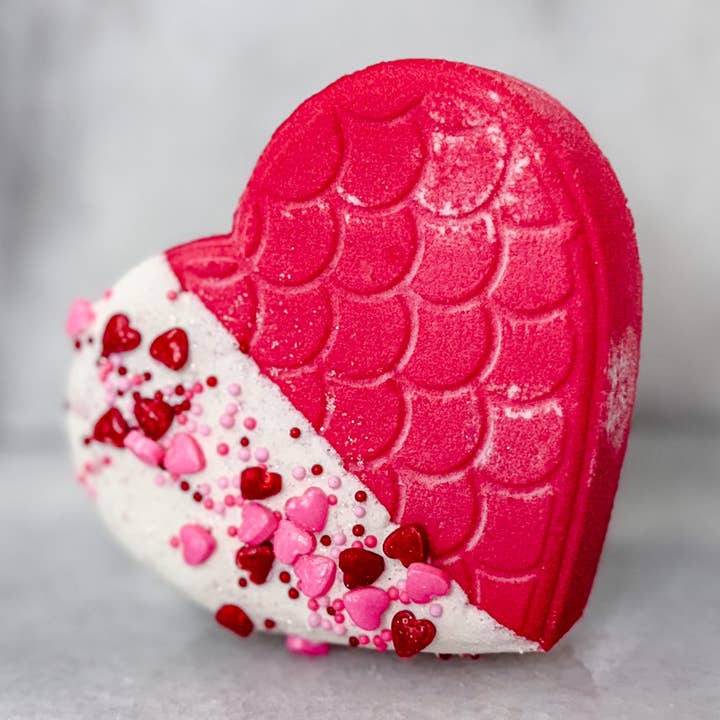 Badebombe „Dipped Heart“ zum Valentinstag für den Großhandel von Green Bubble Gorgeous