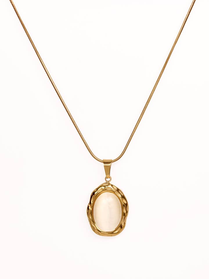 Collier Praga pour la vente par VESIICA JEWELRY