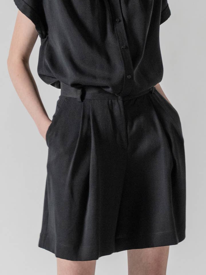 Shorts MERLETTE schwarz (B-Ware) for wholesale by Grenzgang - slow womens fashion made in the Alps