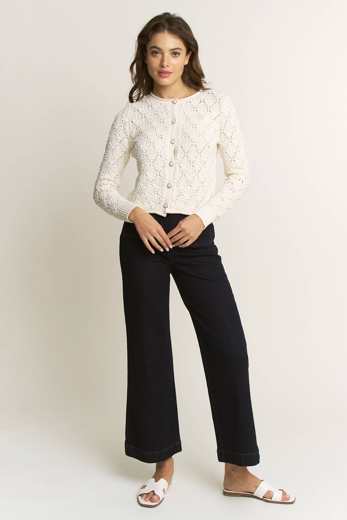 Hersy – Großhandel Strickjacke – Damen – Gestricktes Langarm-Top mit Knopfdetails-HT021112