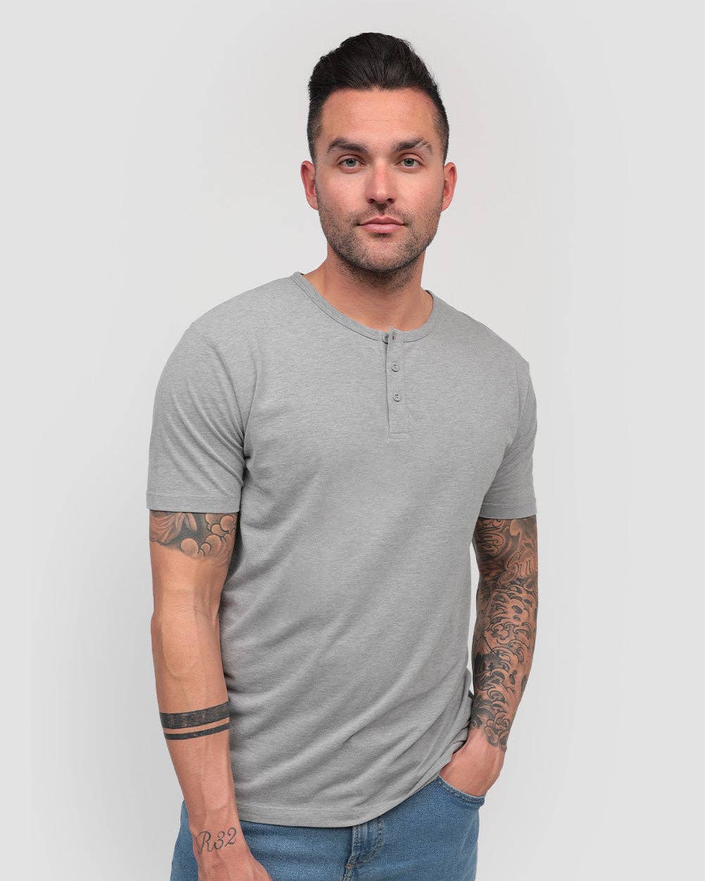INTO THE AM – Engroshandel T-shirt – til mænd – Herre T-shirt med korte ærmer og henley-udskæring22