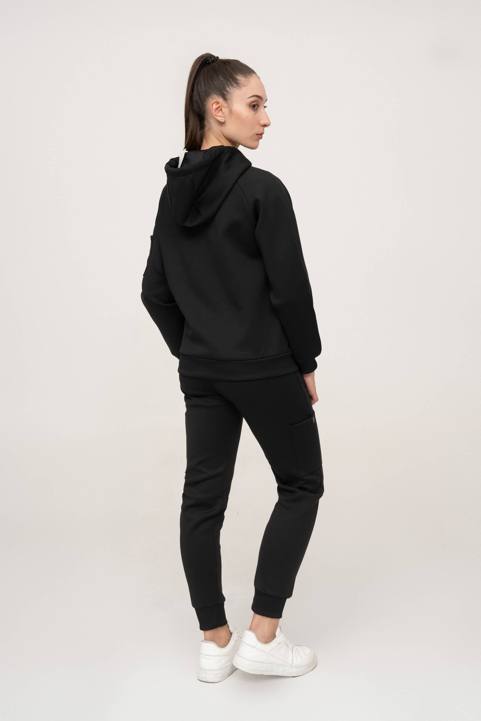 Zayne Paris - Wholesale Activewear Set - Women's - Women's jogging set with zip F011-13