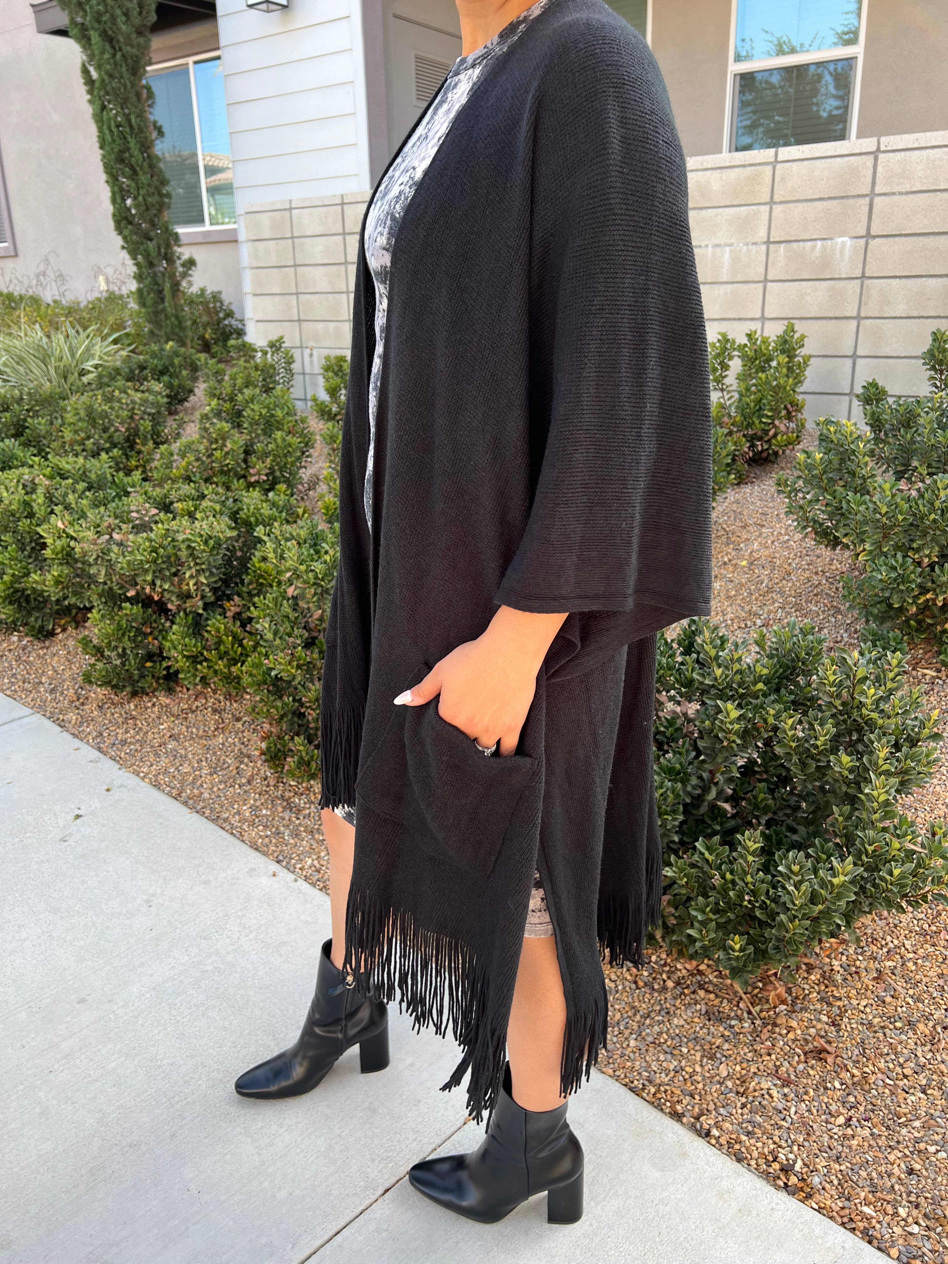 Justin & Taylor – wholesale Kofta - Dam – Harlow cardigan | Kimono-cardigan med fickor och fransad nederkant28