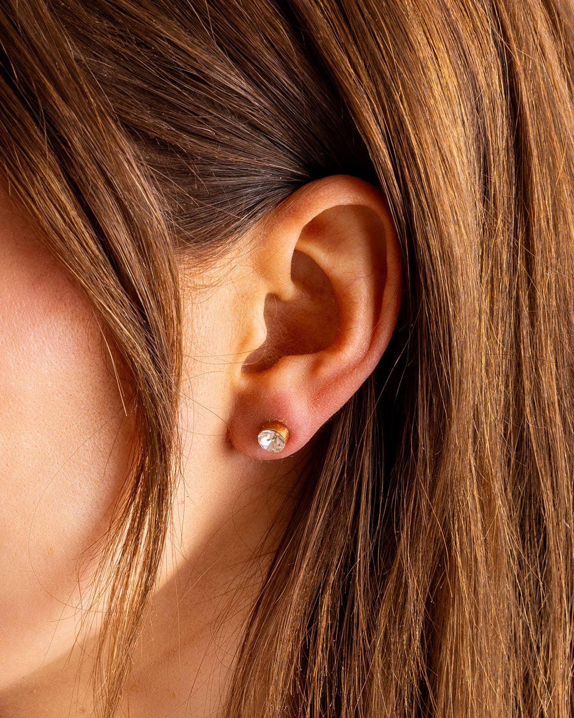 Taylor Elliott Designs – Großhandel Ohrstecker – Ohrstecker - Vergoldet mit mittelgroßen Fassung Edelsteinen - Maren1