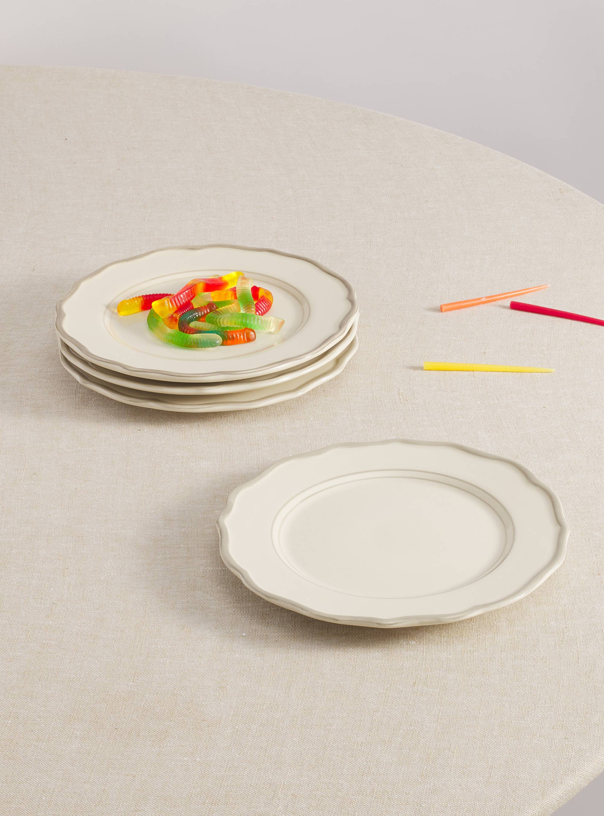 Maison Madison Home - Wholesale Salad Plate - Sylvia Hand-Painted Side Plate 9''1