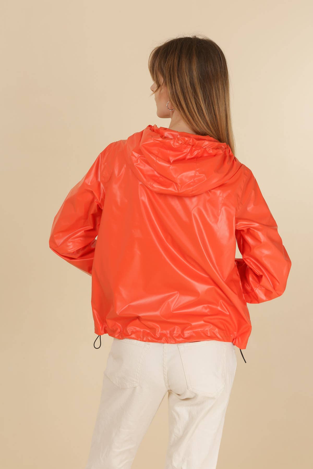 Attrait Paris - Vendita all'ingrosso Giacca antivento - Donna - Giacca corta antivento metallizzata con cappuccio e cerniera colorata19