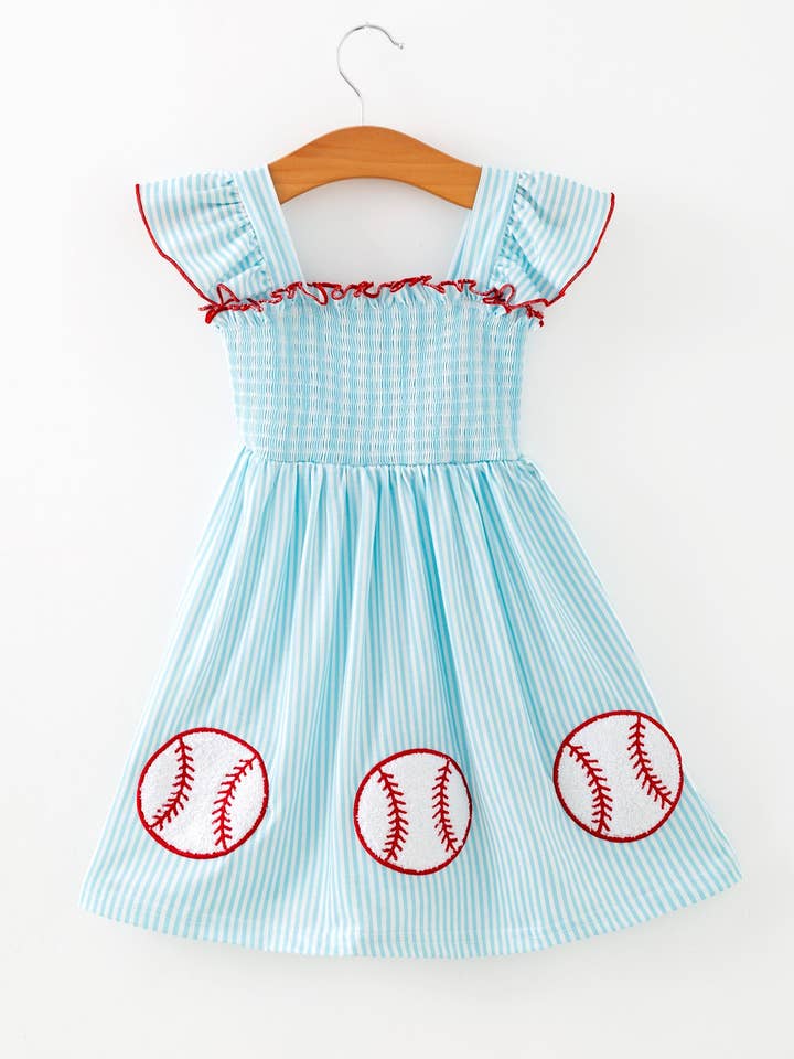 Mädchen Blau Gestreiftes Baseball-Applikation Gekräuseltes Kleid mit Flatterärmeln für den Großhandel von Rylee Faith Designs