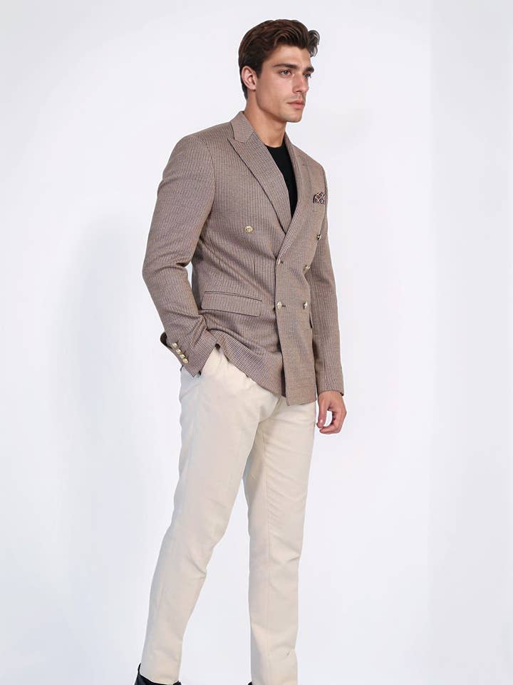 Blazer Slim Fit de Risca de Giz Bege Areia de Duas Fileiras com Botões de Metal Dourado – Wessi por atacado de Wessi