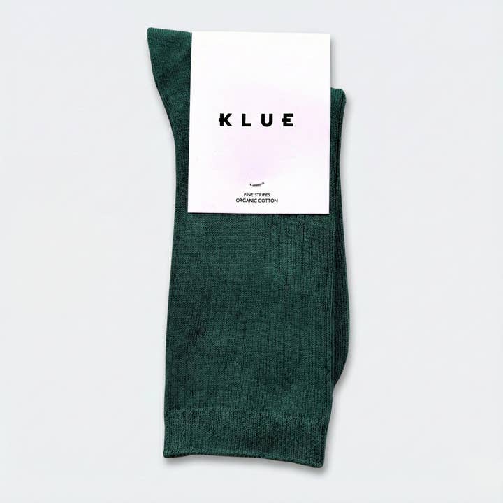 Chaussettes à fines rayures unies en coton biologique KLUE | Vert foncé pour la vente par KLUE