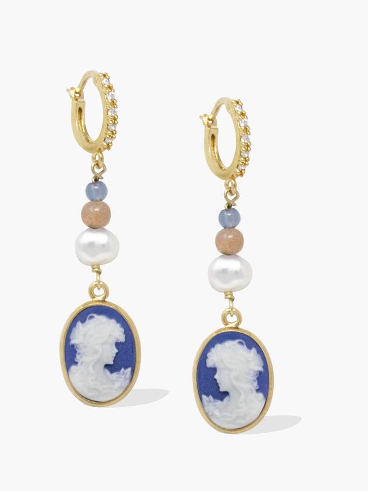Blaue Cameo-Ohrringe aus 18 Karat Gold — mit rosafarbenem Labradorit für den Großhandel von Vintouch Jewels