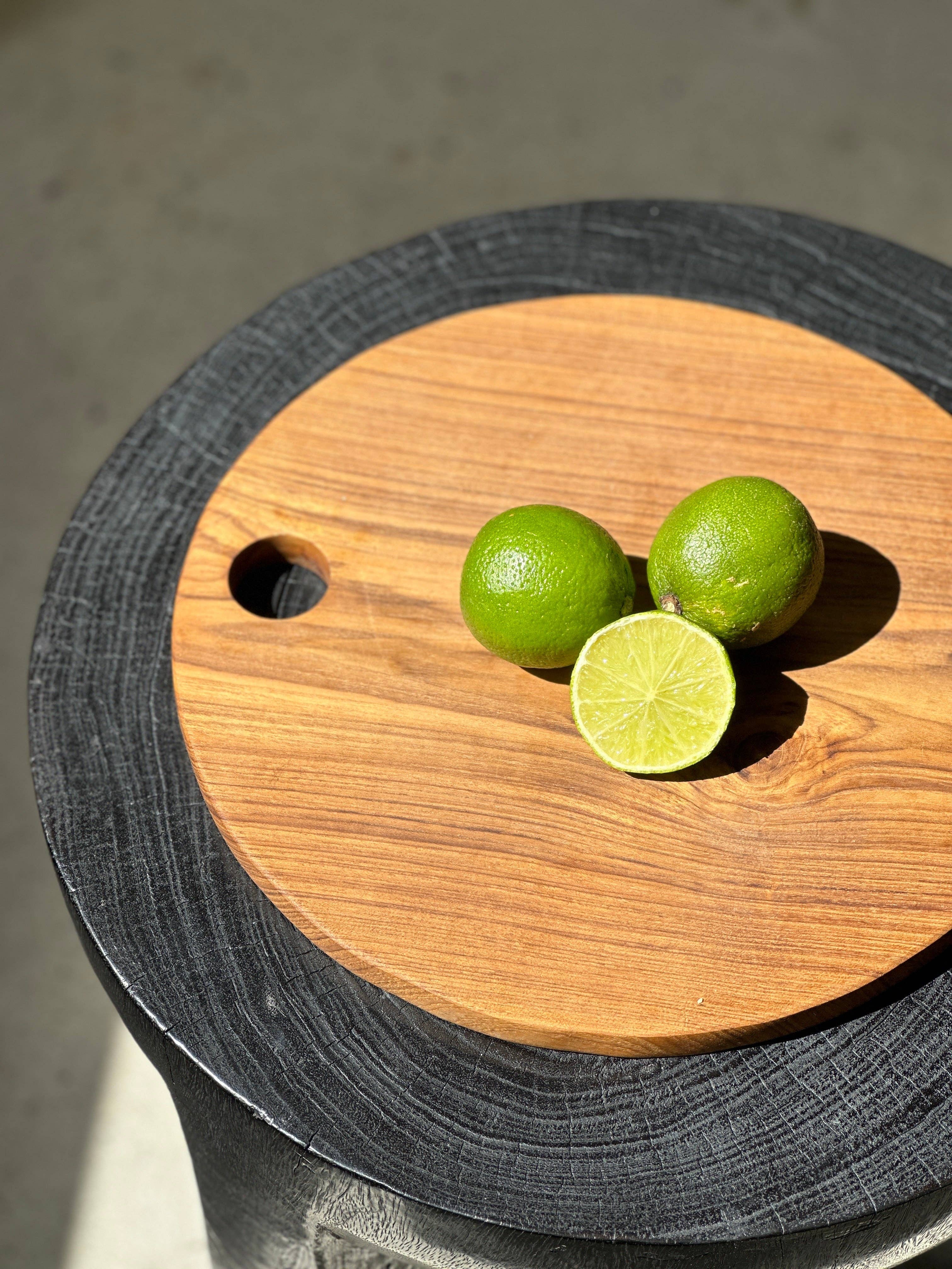 Office Objets – wholesale Skärbräda – Rund skärbräda i urholkad teak D:3096