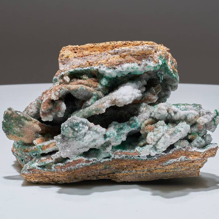 Malachite And More - Vente Pierre et cristal de spiritualité - Spécimen grand géode de 600 g de chrysocolle cristallisée et malachite1