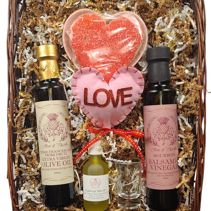 Bellissimo cestino per San Valentino per la vendita all'ingrosso da parte di Olive & Thistle