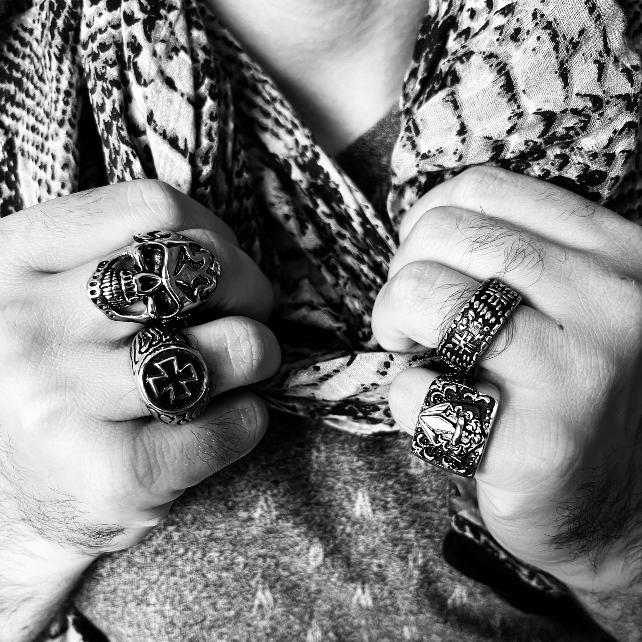 WJW - Wholesale Signet Ring - Stainless Steel Sword And Fleur De Lis Signet Ring4