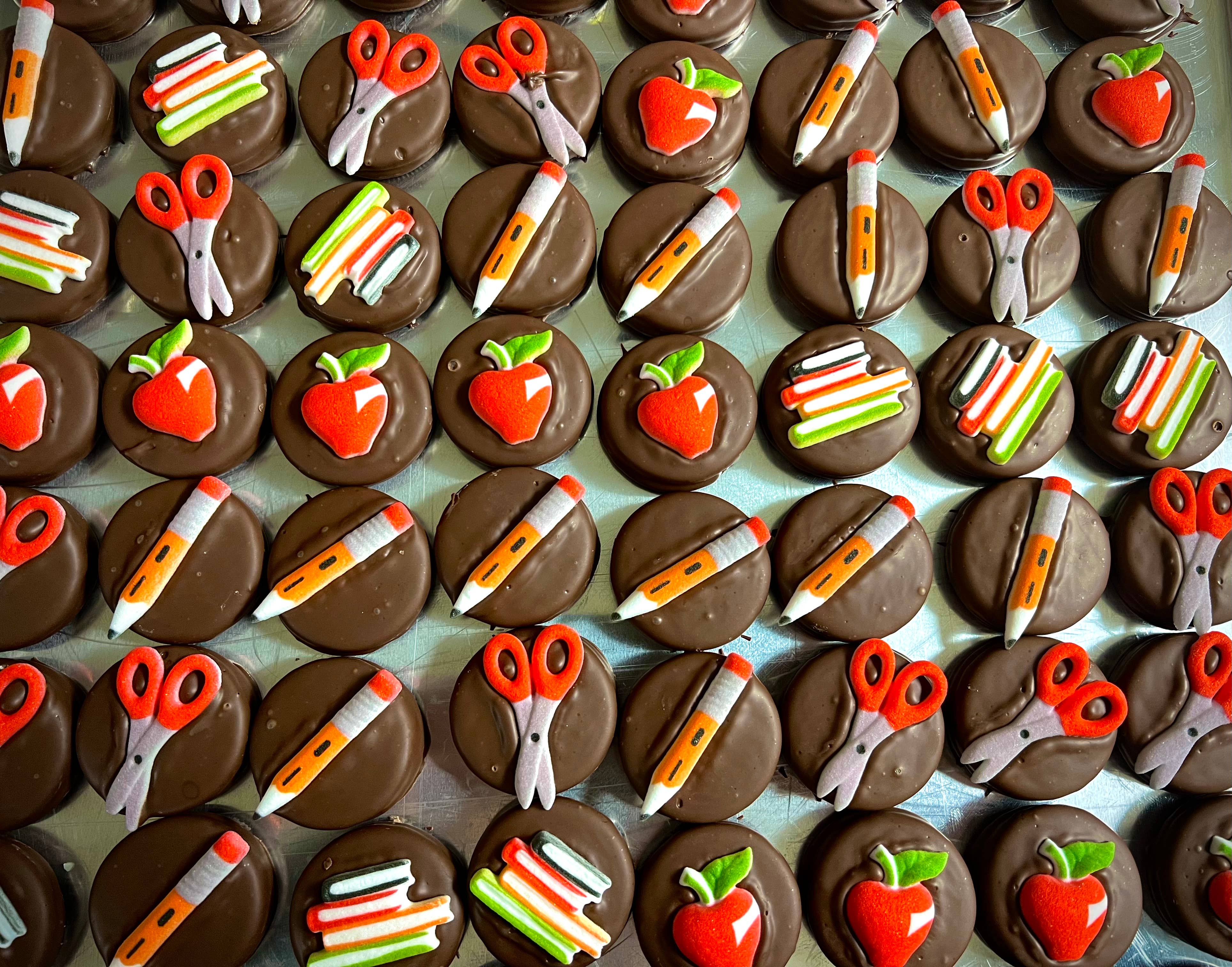 O'Shea's Candies Sweet Shop - Wholesale Chocolate Covered Sweets - O’Oreo “School -College-Teacher Theme” ✏️📚 Milk Choc 3PK5