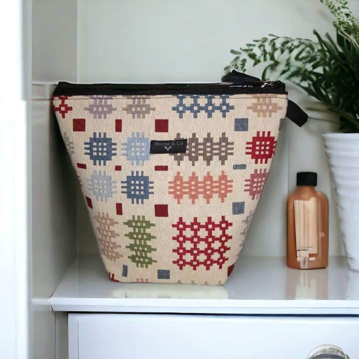 Moose & Co - Wholesale Toiletry Bag - Women's - Welsh tapestry blanket design wash bags / make up bags8