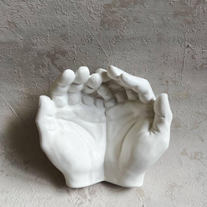 dellaemmi - Wholesale Decorative Plate/Dish/Bowl - “hands” bowl1