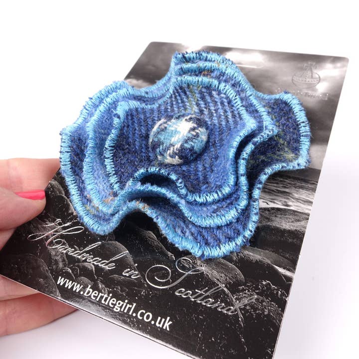 Broches de flores y rosetones - Tartán azul - Flor para venta al por mayor de Bertie Girl