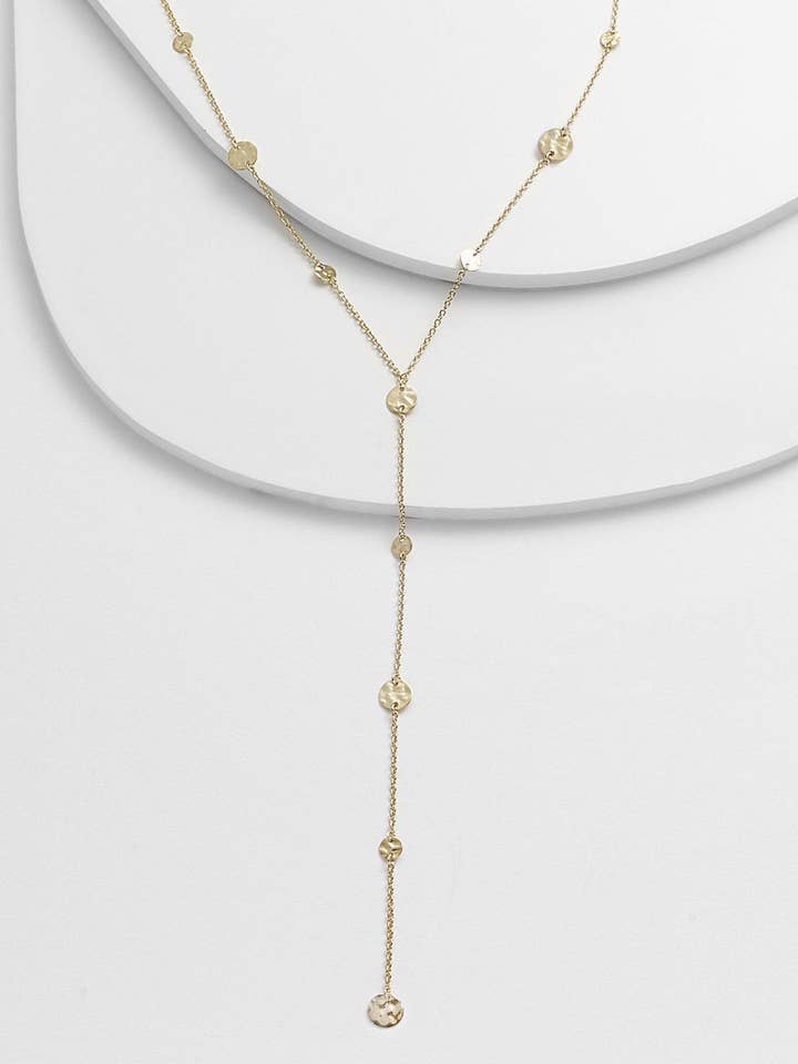 Collier Lariat ALYVIA avec cercles martelés pour la vente par Kosa Jewels