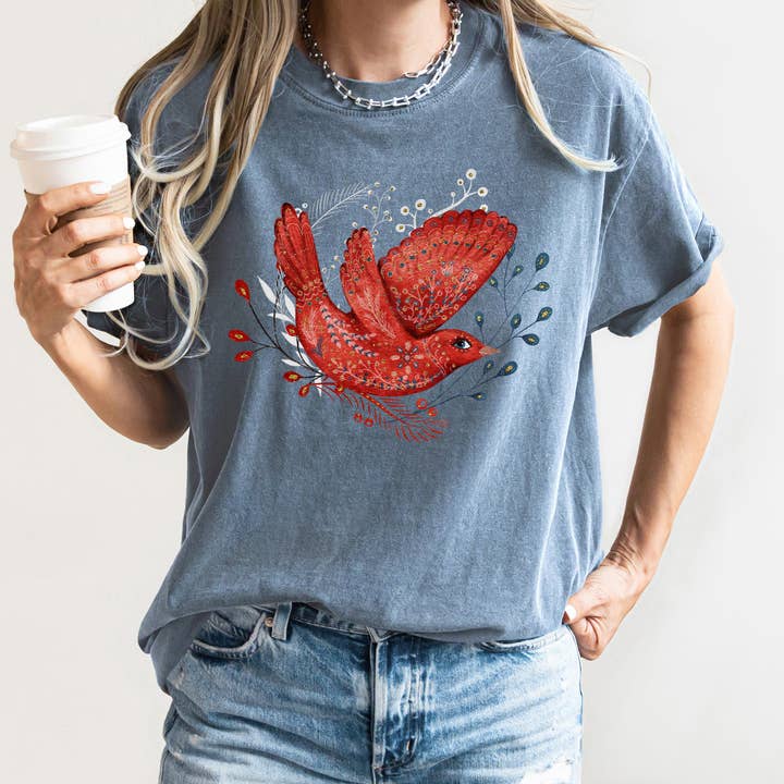 Oiseau rouge, art populaire, scandinave, hiver, Noël, t-shirt pour la vente par Refinery Number One LLC