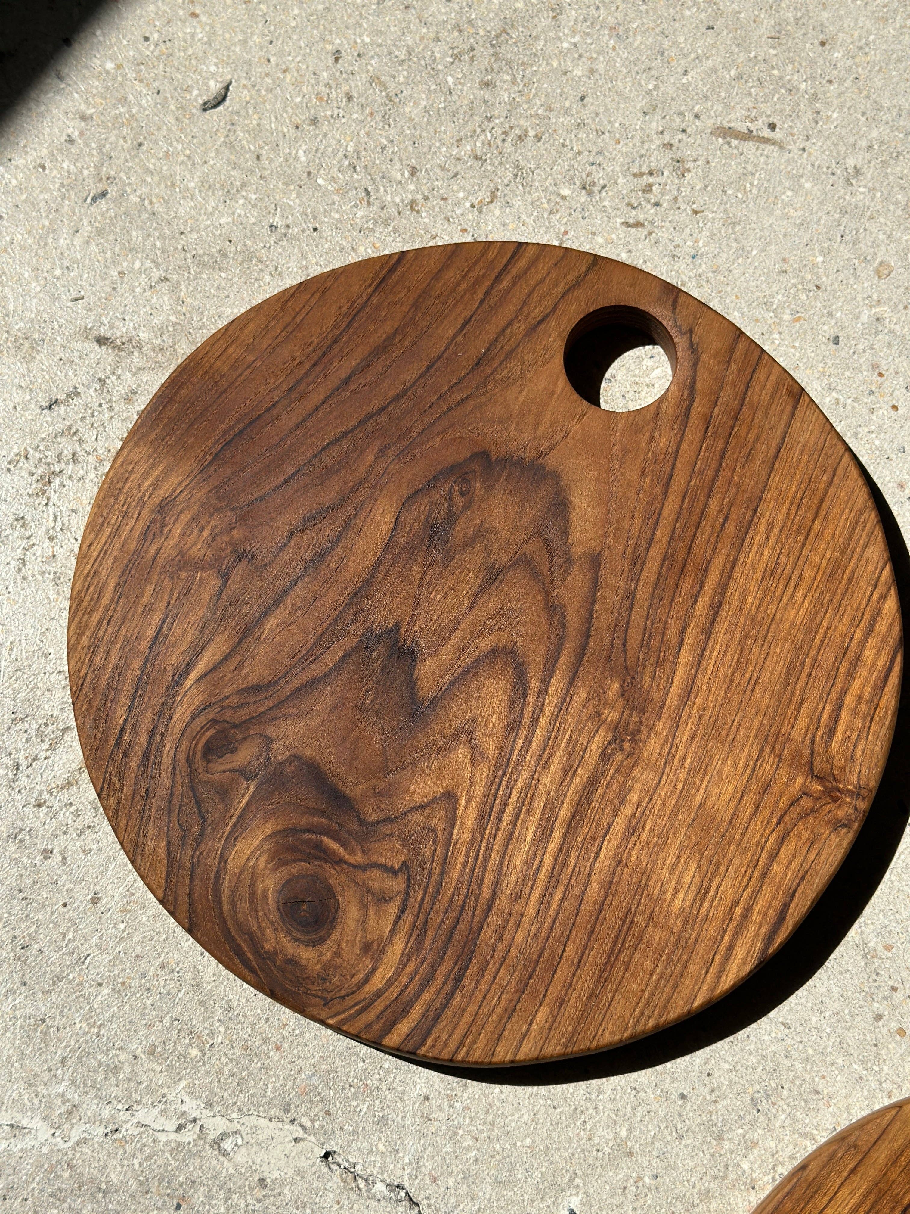 Office Objets – wholesale Skärbräda – Rund skärbräda i urholkad teak D:307