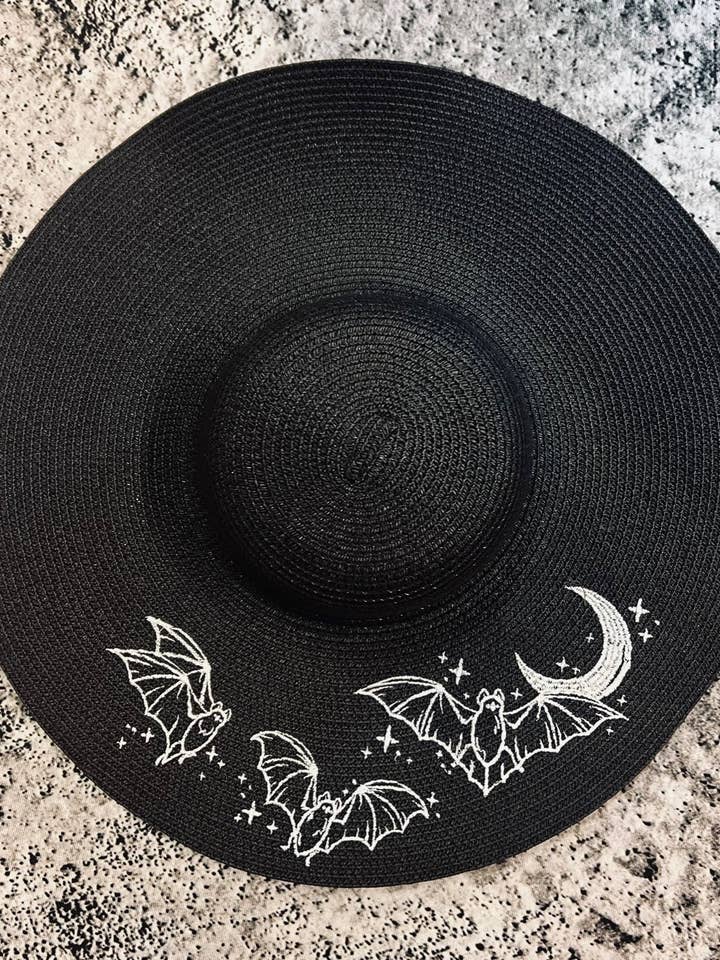 Chapeau de soleil Floppy - XL Brim - Batty Moon pour la vente par Witchwood Bags