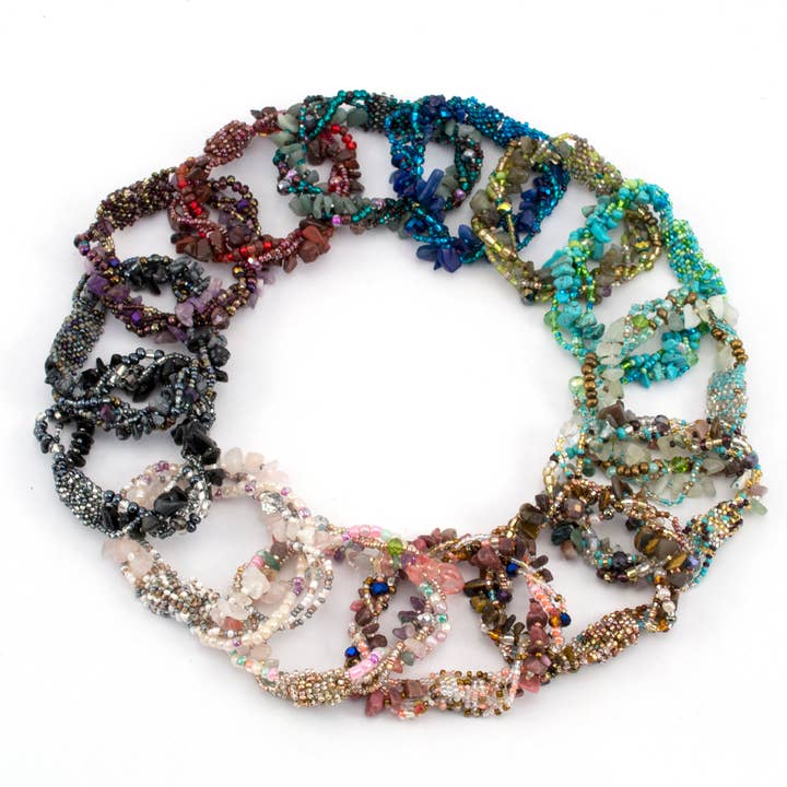 Présentoir en bois de la collection Magnetic Bracelet pour la vente par Lucia's Imports