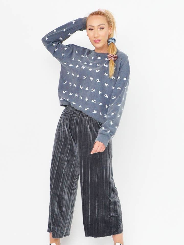 Pantalones plisados grises de corte recto para venta al por mayor de Kalimera Clothing Athens