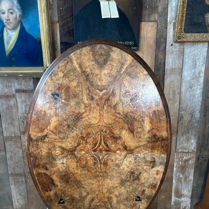 Table à manger basculante en noyer antique de début d'époque victorienne pour la vente par belvoir