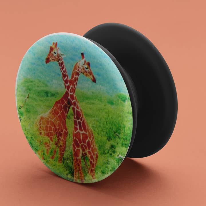 Classy Grips – wholesale Phone grip – CG-011 - Classy Grip Giraffe Hugs on Black Phone Pop Grip
