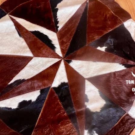 TOM TOM COWHIDES – wholesale Matta – Rund matta i patchwork av kohud med stjärnmönster i läder, 40''3