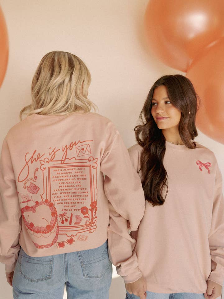 Sweat-shirt graphique She is You pour la vente par Whitney | Chaudoin Creations