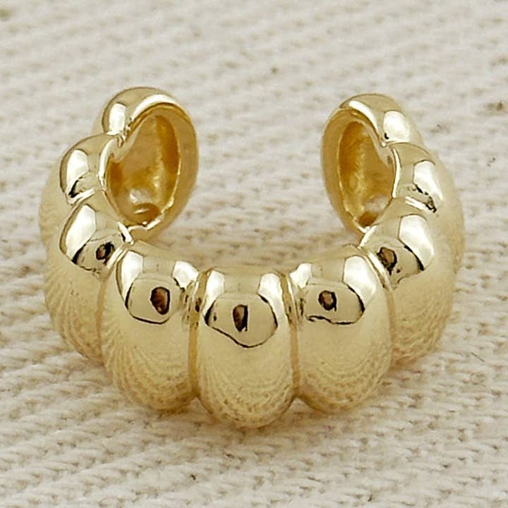 Orecchino Ear Cuff smerlato placcato oro 18k per la vendita all'ingrosso da parte di GoldFi