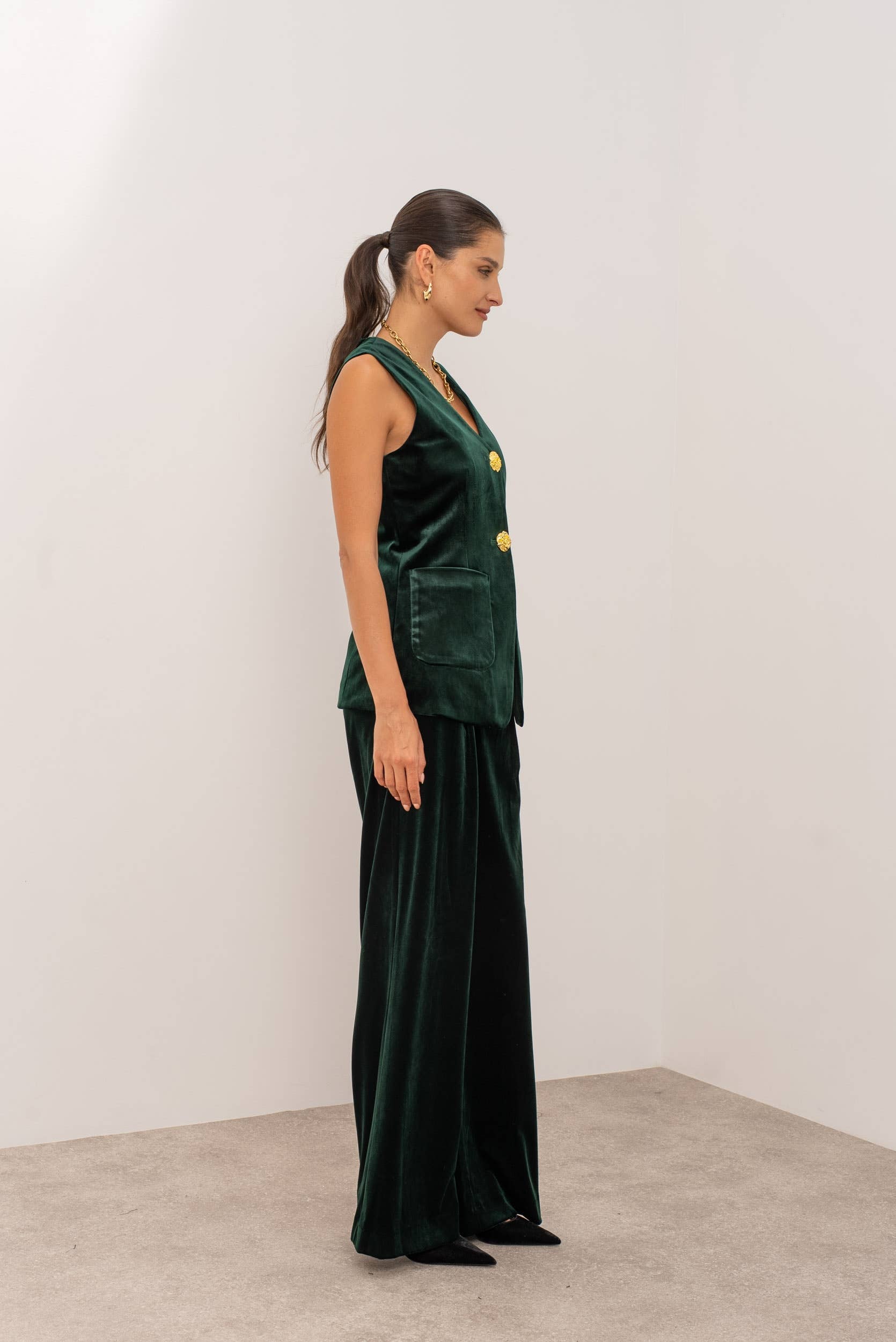 Attentif Paris – Engroshandel Habitvest – til kvinder – Lang velourvest med guldknapper26