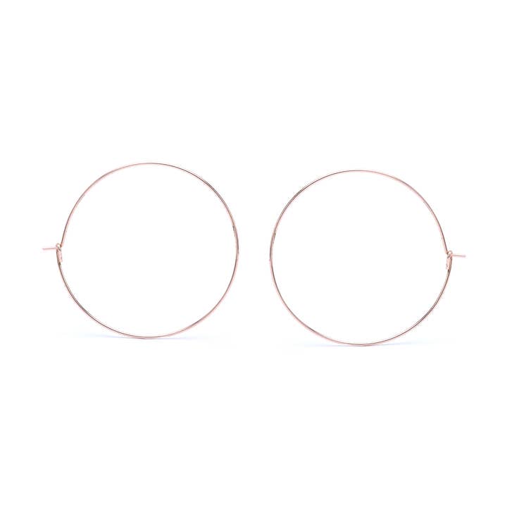 Boucles d'oreilles créoles Midi en laiton plaqué or rose, argent, or 14 carats pour la vente par Locked and Layered