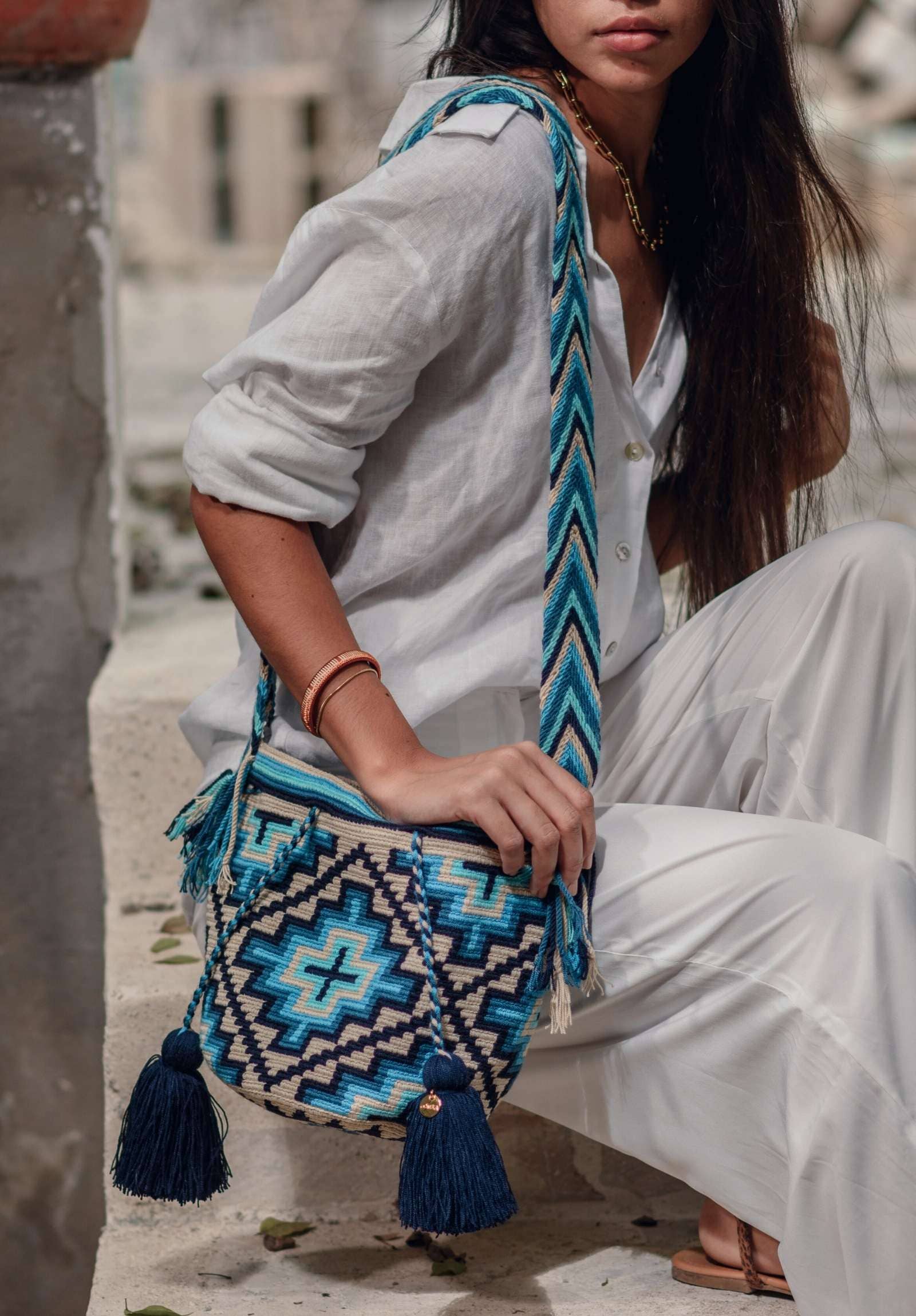 Lombia + Co. - Venta al por mayor Bandolera - Mujer - Mochila WAYUU hecha a mano más vendida (Carmen Talla M)