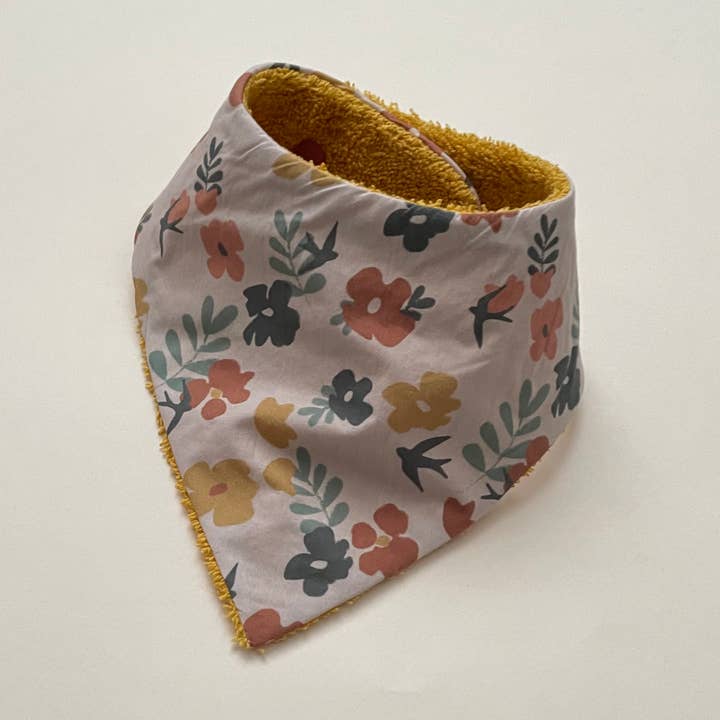 Spring mini bib for wholesale by Carotte & Cie