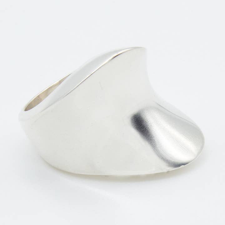 Bague Selle en Argent Sterling Lisse pour la vente par Renata Rubio 92.5