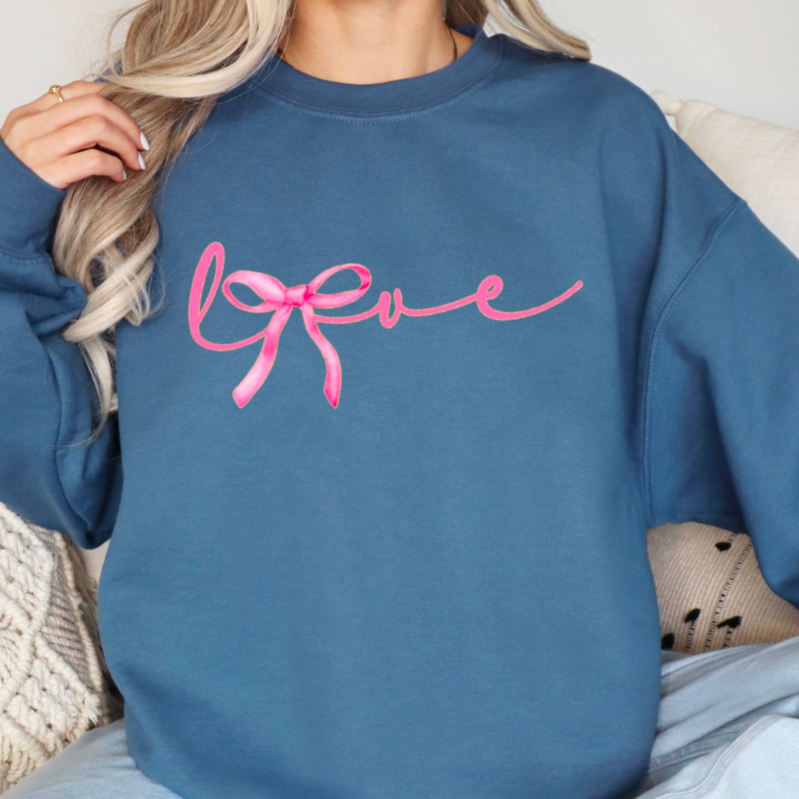 Shoppe SHC – Engroshandel Grafisk Sweatshirt - Dame – Elsk Coquette Sløjfe Sweatshirt | Skærmtrykt Sweatshirt5