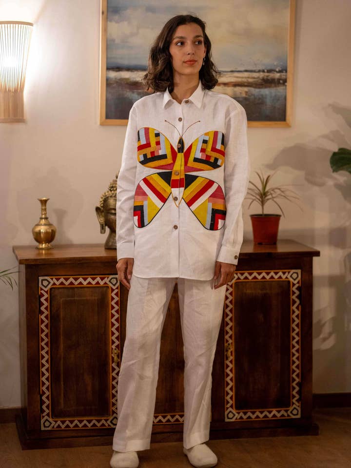 Camisa Branco com Motivo Borboleta de Linho por atacado de Drishya Linen