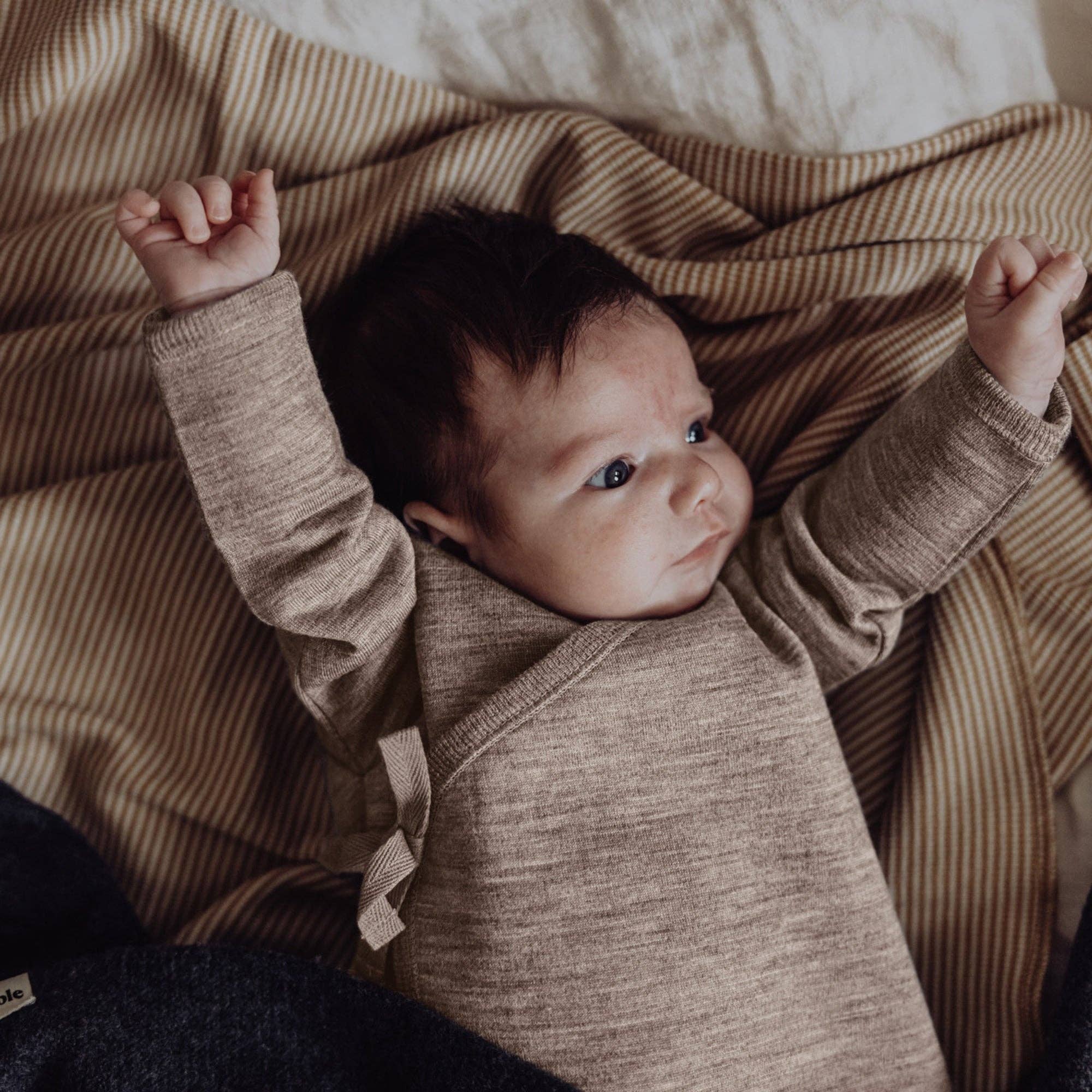 Finch & Fable - Vendita all'ingrosso Cardigan - Neonati - Cardigan in pile di lana color sabbia3