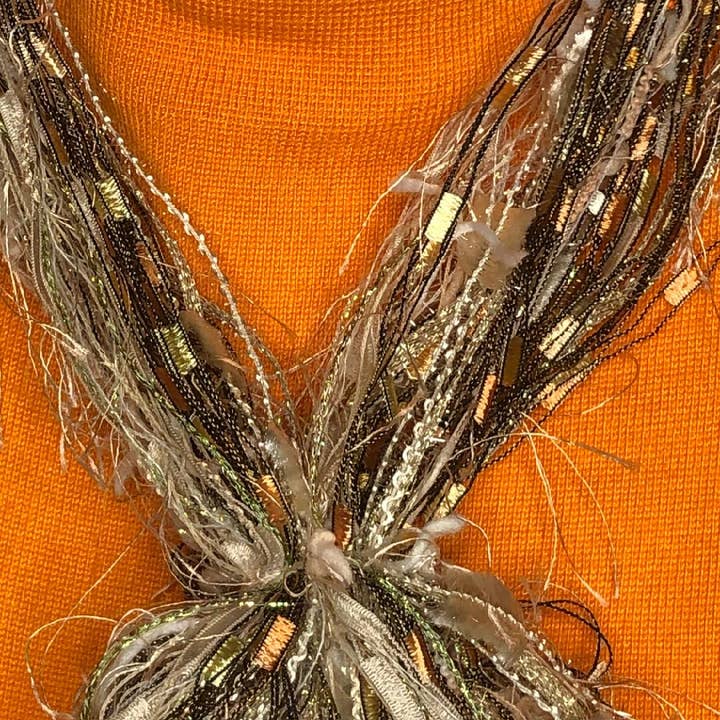 Scarves of Westwood – Engroshandel Tørklæde - Dame – LaPetite tørklæde i ferskner og fløde - håndværksfremstillet2